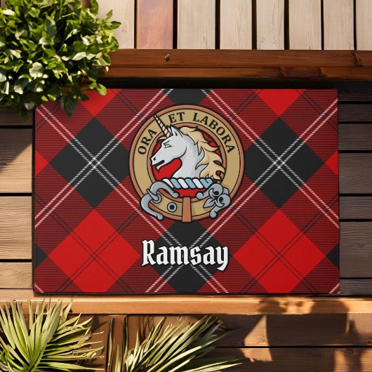 Clan Ramsay Crest over Red Tartan Deurmat