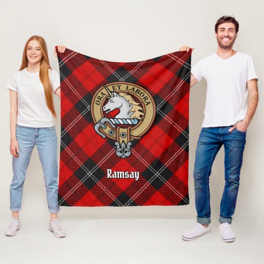 Clan Ramsay Crest over Red Tartan Fleece Deken (In situ)
