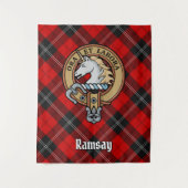 Clan Ramsay Crest over Red Tartan Wandkleed (Voorkant)