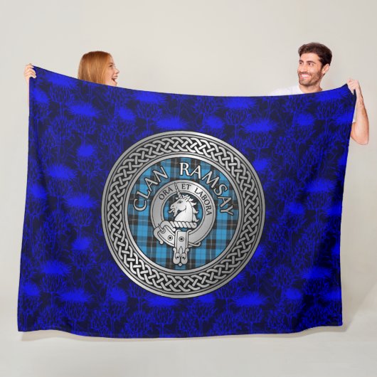 Clan Ramsay Crest & Tartan Knot Fleece Deken (In situ)