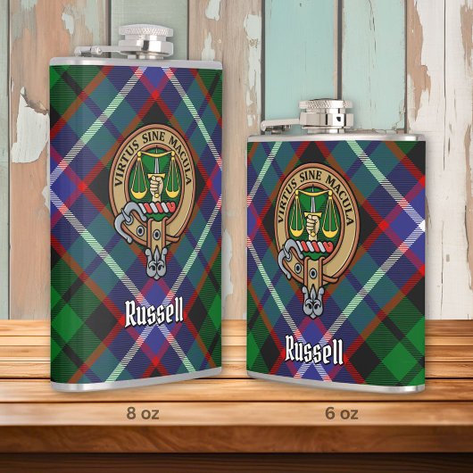 Clan Russell Crest over tartan Heupfles