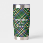 Clan Scott Crest over Green Tartan Geïsoleerde Drinkbeker (Achterkant)