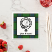 Clan Sinclair Crest Badge en Tartan Servet (Insitu)