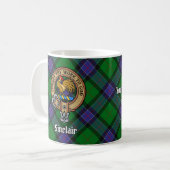 Clan Sinclair Crest over de jacht op Tartan Koffiemok (Voorkant links)