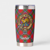 Clan Sinclair Crest over Rode Tartan Geïsoleerde Drinkbeker (Voorkant)