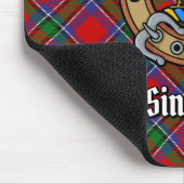 Clan Sinclair Crest over Rode Tartan Muismat (Hoek)