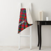 Clan Sinclair-wapen over rode tartan Sherpa Deken (In situ)