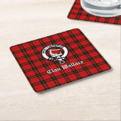 Clan Wallace Crest Badge en Tartan Kartonnen Onderzetters (Schuin)