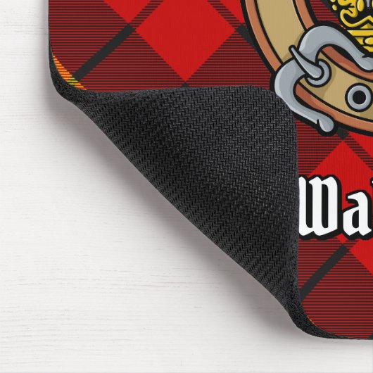 Clan Wallace Crest over Tartan Muismat (Hoek)