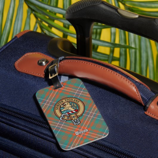 Clan Wilson Crest over het oude Tartan Bagagelabel (Voorkant Insitu 1)