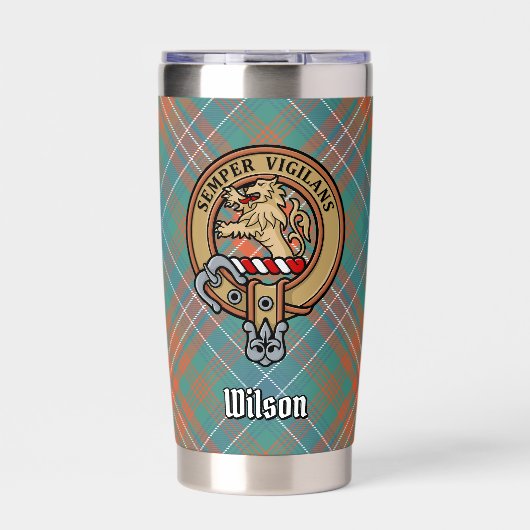 Clan Wilson Crest over het oude Tartan Geïsoleerde Drinkbeker (Voorkant)
