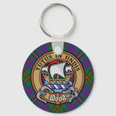 Clan Wood Crest boven Tartan Sleutelhanger (Voorkant)