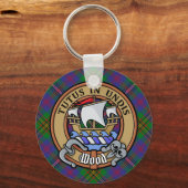 Clan Wood Crest boven Tartan Sleutelhanger (Voorkant)