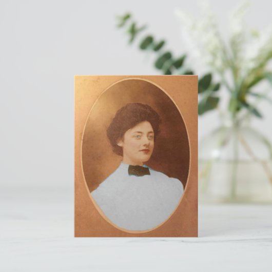 Clara Sage Talla Johnson 1909 portret briefkaart (Staand voorkant)