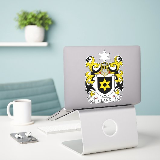 Clark Family Crest Sticker (Laptop op bureau)