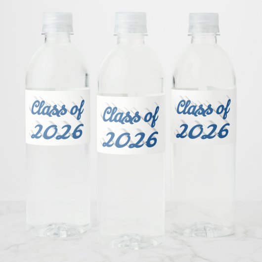 Class of 2026 blue script graduation waterfles etiket (Flessen)