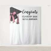 Class Of 2026 Pink Bow Graduation Cap Backdrop Wandkleed (Voorkant)