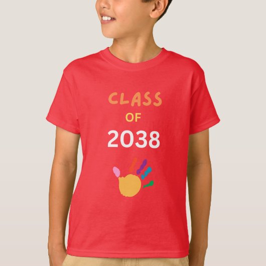 Class of 2038 with fingerpaint t-shirt (Voorkant)