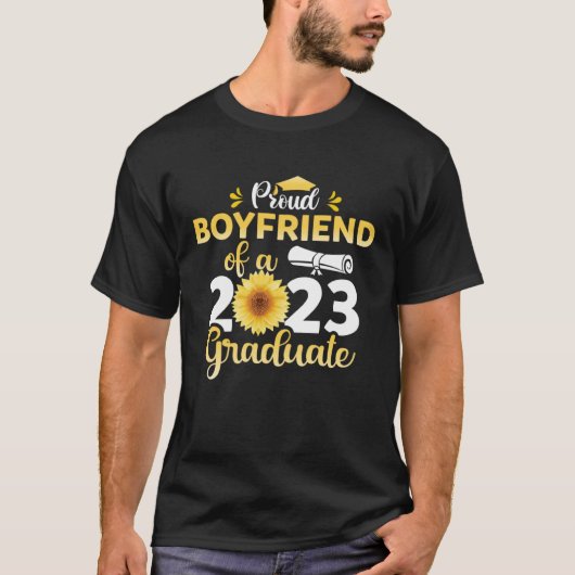 Class Of 23 Graduate Sunflower Proud Boyfriend Of  T-shirt (Voorkant)