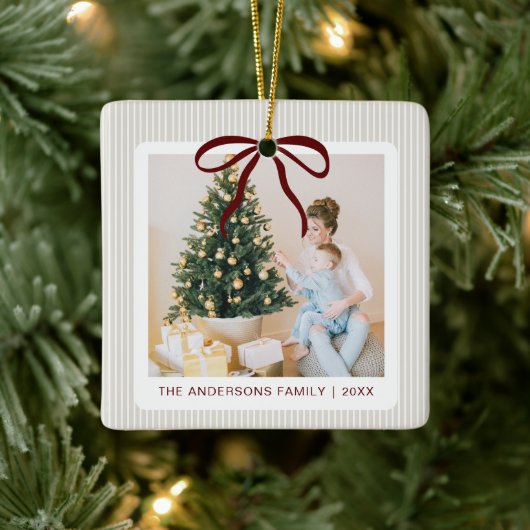 Classic Beige Stripes Red Bow Christmas Keramisch Ornament (Boom)