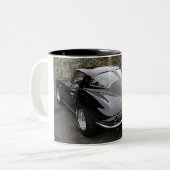 Classic Black Corvette Split Window Tweekleurige Koffiemok (Voorkant links)