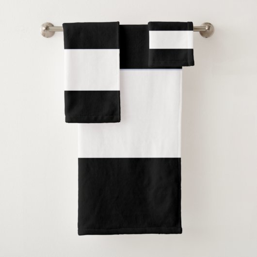 Classic Black en White Broad Stripe Bad Handdoek (Insitu)