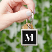 Classic Black Serif Monogrammed Sleutelhanger (Hand)