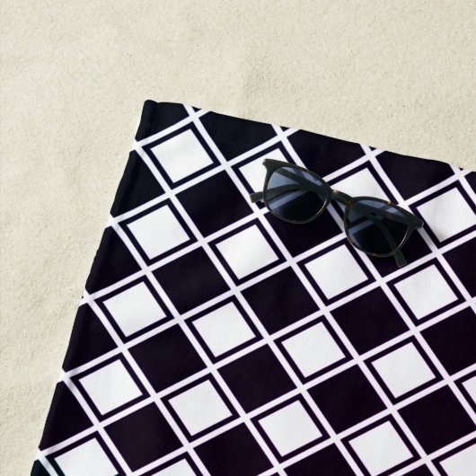 Classic Black White Diamond Pattern Monogram Strandlaken (In situ)