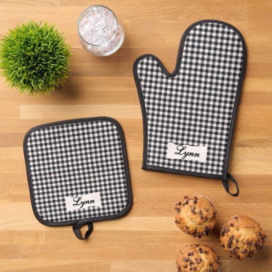 Classic Black & White Gingham | Personalized Name Ovenwant & Pannenlap Set (Top down)