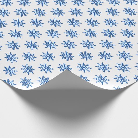 Classic Blue Snowflake Pattern on White Cadeaupapier (Hoek)