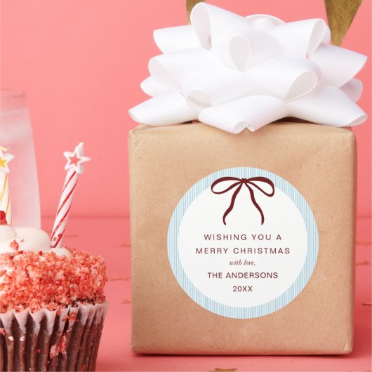 Classic Blue Stripes Red Bow Merry Christmas Ronde Sticker (Feest)