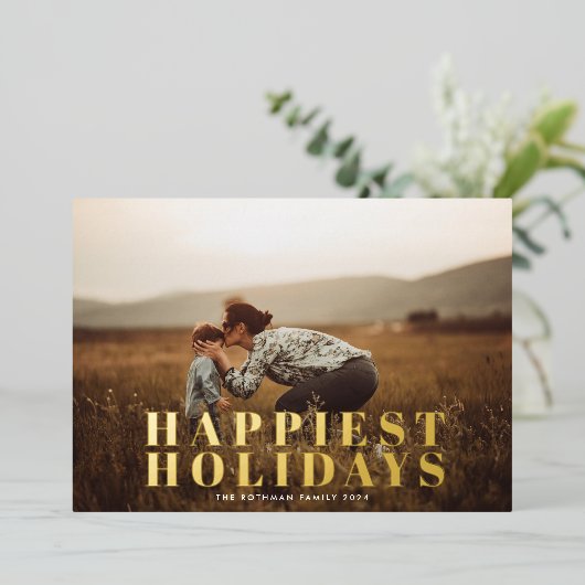 Classic Bold Gold Typografie GELUKKIGSTE Foto Folie Feestdagenkaart (Staand Voorkant)