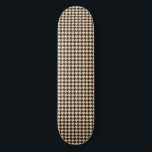 Classic Brown Ivory Pepita Houndstooth Patroon Persoonlijk Skateboard<br><div class="desc">Evergreen elegant en klassiek weefselpatroon,  met een patroon van peita/houndstooth in bruine en ivoorkleurige kleuren. Pepita houndstooth brown patroon skateboard</div>
