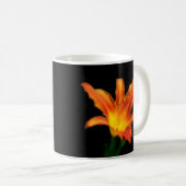Classic ceramic mug with lily design koffiemok (Voorkant rechts)
