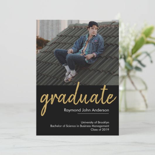 Classic Chic Black Gold Afstuderen Script Afstuder Aankondiging (Staand voorkant)