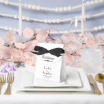 Classic Chic Grote Witte bruiloft Jubileum Bedankdoosjes<br><div class="desc">Classic Chic Grote Witte bruiloft Jubileum gunst dozen. Klassiek elegant script gepersonaliseerde Wedding Jubileum Favoriet Boxes met bruid en bruidegom namen en huwelijksdatum voor een aantal jaren 'Jubileum Datum kan worden ingevoerd. Klik op deze sjabloon personaliseren om de Wedding Jubileum Favoriete Boxes snel en gemakkelijk aan te passen met uw...</div>