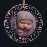 Classic Christmas Floral Lijst Babys 1st Christmas Keramisch Ornament<br><div class="desc">Voeg een vleugje feestelijke charme toe aan uw vakantiedecor met ons prachtig vervaardigde kerstornament, perfect om aan uw boom te hangen of cadeau te doen aan geliefden. Dit hoogwaardige ornament heeft een aanpasbaar ontwerp, zodat u het kunt personaliseren met namen, datums of een speciale boodschap, waardoor het nog jarenlang een...</div>