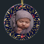 Classic Christmas Floral Lijst Babys 1st Christmas Keramisch Ornament<br><div class="desc">Voeg een vleugje feestelijke charme toe aan uw vakantiedecor met ons prachtig vervaardigde kerstornament, perfect om aan uw boom te hangen of cadeau te doen aan geliefden. Dit hoogwaardige ornament heeft een aanpasbaar ontwerp, zodat u het kunt personaliseren met namen, datums of een speciale boodschap, waardoor het nog jarenlang een...</div>