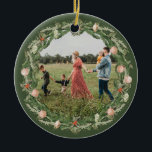 Classic Christmas Floral Lijst Foto Ornament<br><div class="desc">Vier het seizoen met ons Christmas Botanical and Floral Greenery Collectie, ontworpen om tijdloze elegantie te brengen aan de vakantiefeesten van uw gezin. Met prachtig vervaardigde vakantiecaarten, cadeau-labels en een huisinrichting versierd met weelderig groen, bessen en feestelijke bloemen, legt dit collectie perfect de warmte en de pracht van het seizoen...</div>