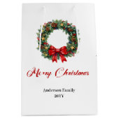 Classic Christmas wreath bag with berries and pine Medium Cadeauzakje (Voorkant)