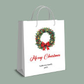 Classic Christmas wreath bag with berries and pine Medium Cadeauzakje