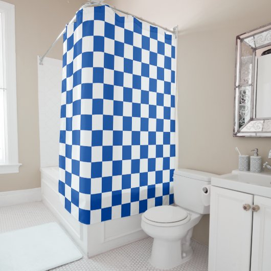 Classic cobalt blue checkerboard douchegordijn (In situ)