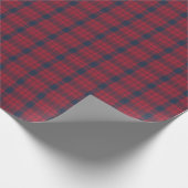 Classic Crimson and Navy Blue Tartan Plaid Gift Cadeaupapier (Hoek)