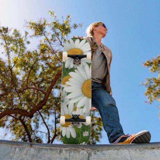 Classic daisy pattern white floral fields greenery persoonlijk skateboard (Buiten 1)