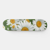 Classic daisy pattern white floral fields greenery persoonlijk skateboard (Horizontaal)