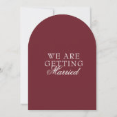 Classic Deep Burgundy Old Money Arched Wedding Kaart (Achterkant)