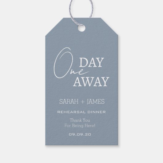 Classic Dusty Blue Een dag weg repetitie diner Cadeaulabel (Voorkant)