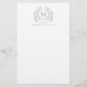 Classic Dusty Blue Floral Crest Monogram Briefpapier (Voorkant)