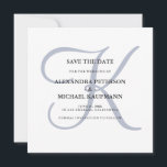 Classic Dusty Blue Monogram Save The Date<br><div class="desc">Deze elegante bruiloft bewaart de date uitnodigingen show van uw monogram in grote,  stijlvolle tekst in stoffig blauw op een witte achtergrond. Een simpele,  klare zoektocht naar je moderne bruiloft.</div>