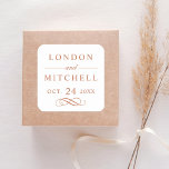 Classic Elegant Terracotta Sinaasappel Wedding Mon Vierkante Sticker<br><div class="desc">Het vormelijke terracotta oranje trouwlotermodel biedt prachtige typografie die een traditioneel gestroomlijnd kalligrafiescript combineert met klassiek blokaal. De tekst van het douanemonogram kan met de bruid en groomnamen en trouwdatum worden gepersonaliseerd. Omvat een decoratief rolaccent. Bekijk ons klassieke Elegant Terracotta Oranje Wedding Collectie voor het coördineren van design.</div>